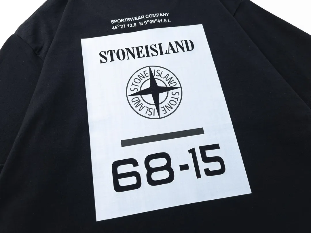 W658#P110💰 [Stone lsland/Stone Island summer printed square 68-15 short-sleeved T-shirt] ⚠️[Original creation with high control of details] -Made of 230g combed cotton 32-count double yarn, soft and comfortable to the touch, sweat-absorbent and breathable. -Simple basic and versatile style, original single quality, the first choice for couples. -Made in a large factory, four needles and five threads on the shoulder, neat alignment, high quality workmanship. -Same style for men and women. Very versatile, one piece for everyone, details are clearly visible. Color: Black White Size: M L